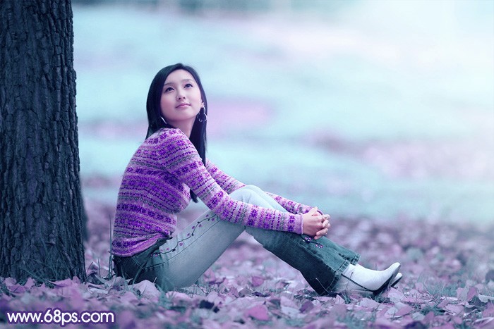Photoshop给草地上的人物图片加上梦幻的青紫色_亿码酷站___亿码酷站平面设计教程插图1